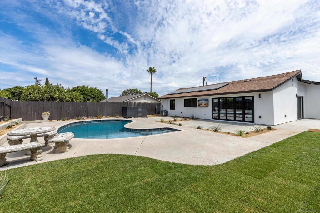 6352 Budlong Lake Ave