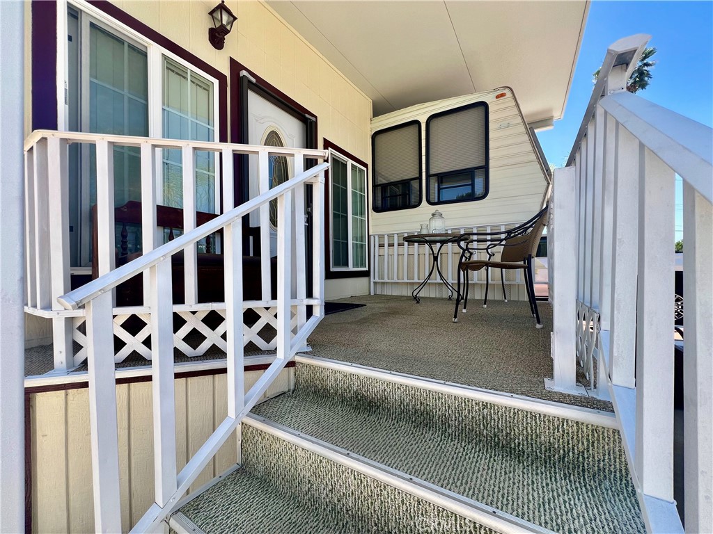1295 S Cawston Ave 334