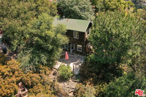 Photo of 1854 Jewett Drive, Los Angeles, CA 90046 (MLS # 26824727)