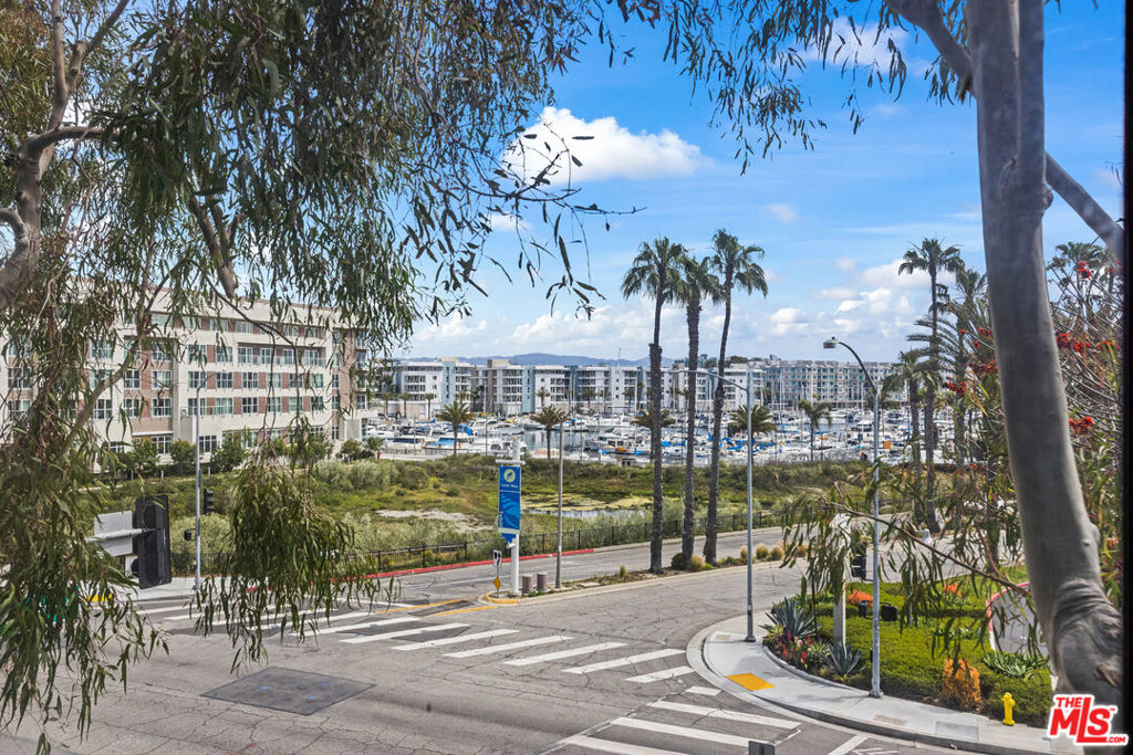 310 Tahiti Way 302