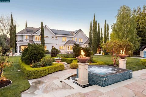 Photo of 115 Stephanie Ln Ln, Alamo, CA 94507 (MLS # 41130856)