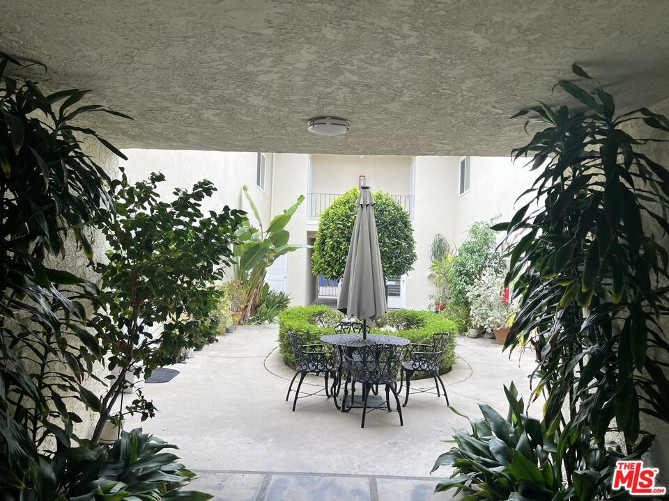 4300 Tujunga Avenue