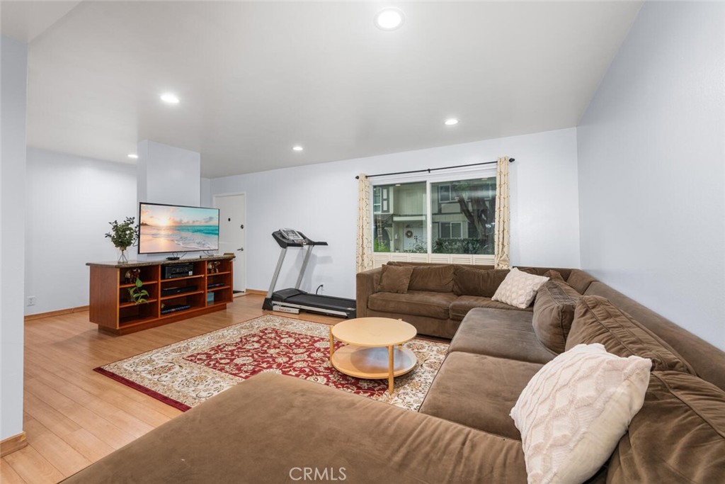 4046 Via Encinas