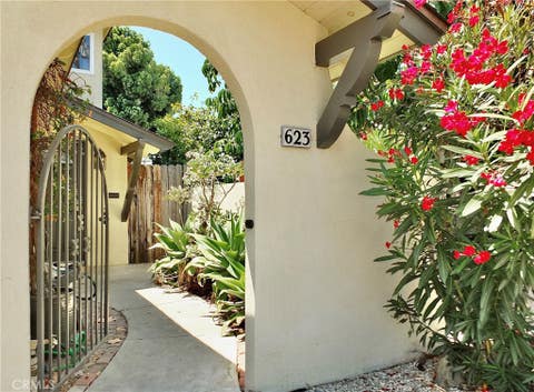 Photo of 621 Termino Avenue, Long Beach, CA 90814 (MLS # PW26172934)
