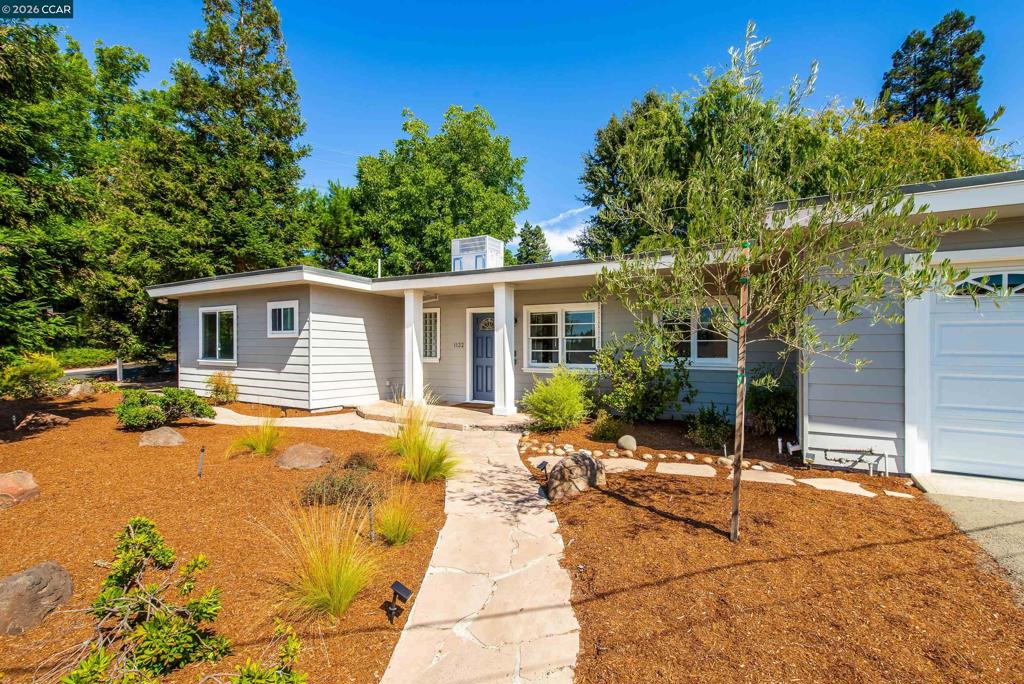1132 Sunset Loop