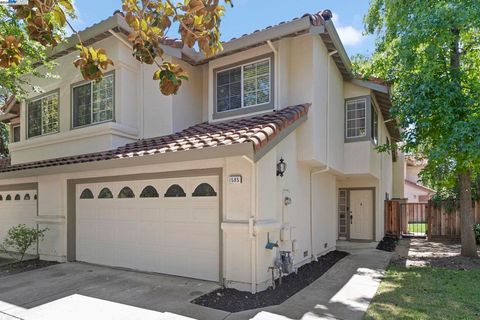 Photo of 1585 Poppybank Ct Ct, Pleasanton, CA 94566 (MLS # 41105799)