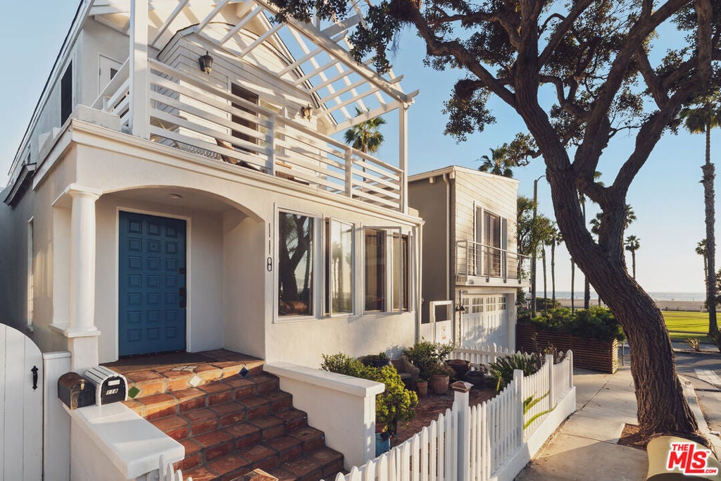 Photo of 118 Fraser Avenue, Santa Monica, CA 90405 (MLS # 26998185)