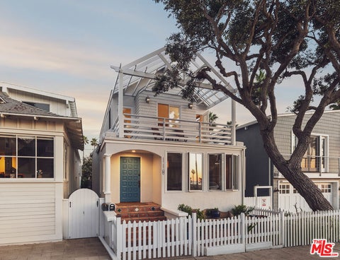 Photo of 118 Fraser Avenue, Santa Monica, CA 90405 (MLS # 26998185)
