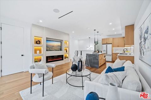 Photo of 1327 N Fuller Avenue, Los Angeles, CA 90046 (MLS # 26634575)