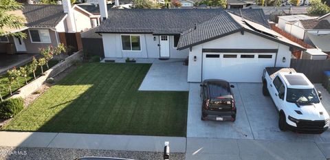 Photo of 6422 N Cornell Circle, Moorpark, CA 93021 (MLS # 225005877)