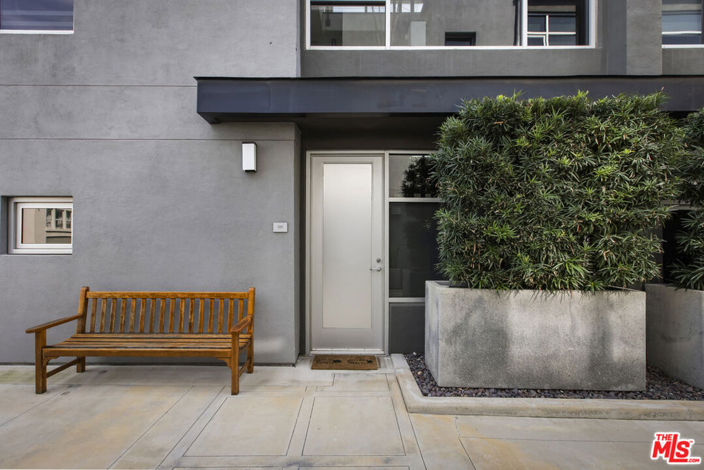 4111 W Sunset Boulevard 220