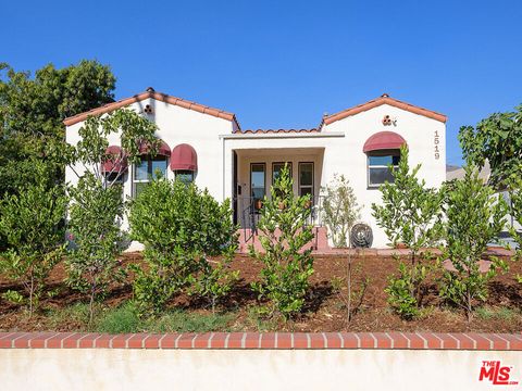 Photo of 1519 Glenwood Road, Glendale, CA 91201 (MLS # 26832701)