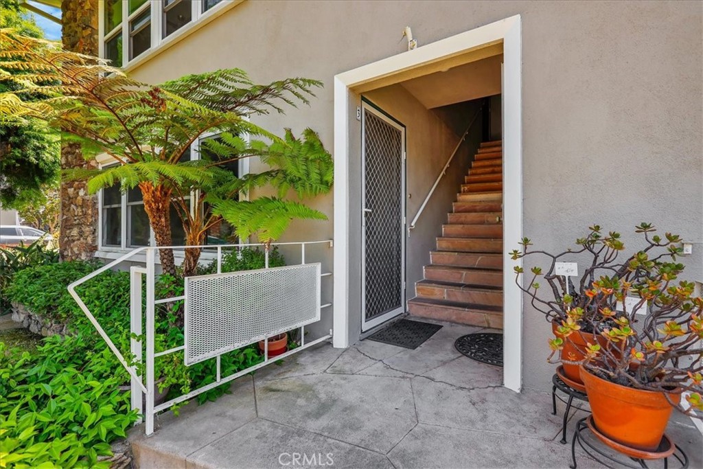 3042 E 3rd Street 3