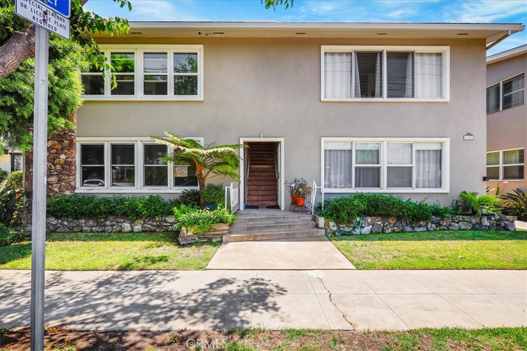 3042 E 3rd Street 3