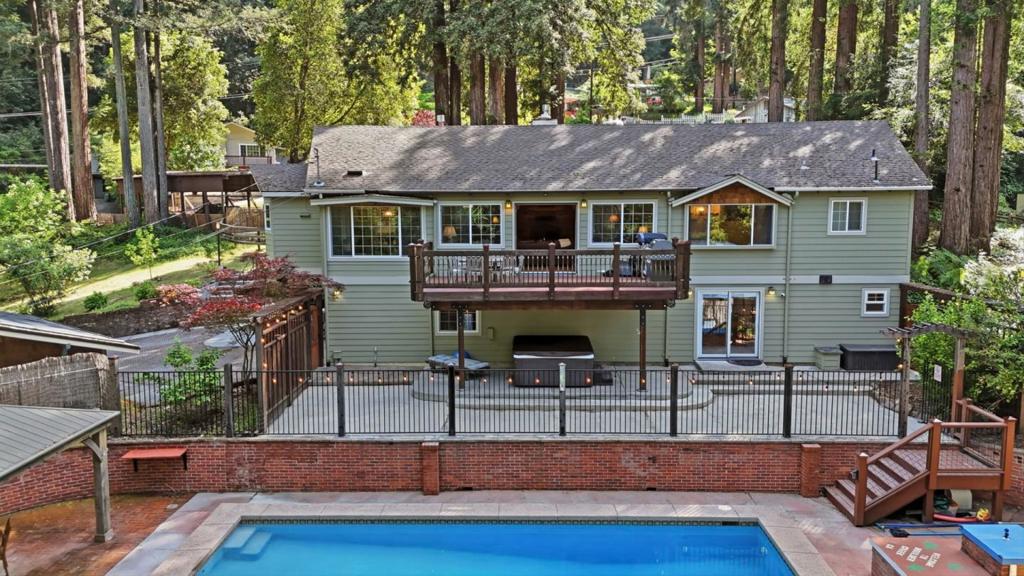 430 SAINT FRANCIS Drive