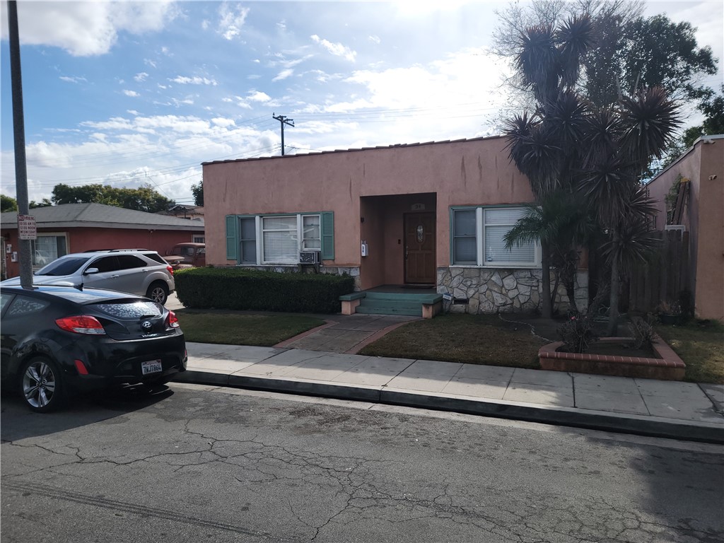 DRIVE BY ONLY AT THIS TIME. CONTACT AGENT FOR MORE INFORMATION. DO NOT DISTURB TENANT. PROBATE APPRAISAL IN . NO COUR CONFIRMATION REQUIRED