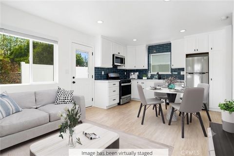 Photo of 18924 Sylvan Street, Tarzana, CA 91335 (MLS # SR26149762)