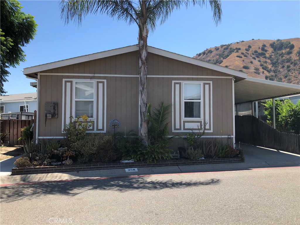 Beautiful 3 bedrooms, 2 bathrooms, high ceilings, 3 car carport, chef's kitchen with island, nice living room, laundry room, nice size back yard. This is an all age park with 2 swimming pools, spa, billiards room, car wash area, clubhouse, community center, community kitchen, dog run, fitness center, game room, exercise facility, jacuzzi, clubhouse, BBQ. The wonderful setting among high hills and mountains along the Santa Ana River, a bridge between Orange County and the Inland Empire. The park is next to the River Golf Club. Pets are welcome