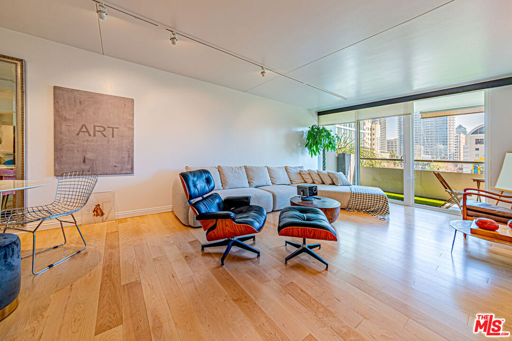 600 W 9th Street 516