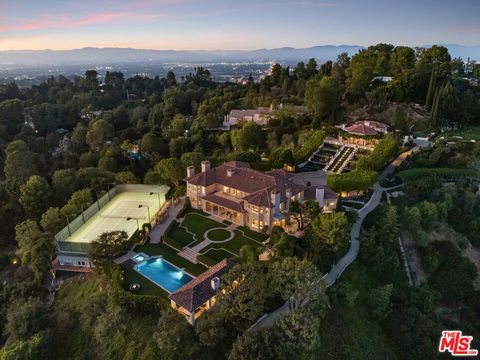 2911 Antelo View Drive Los Angeles CA 90077