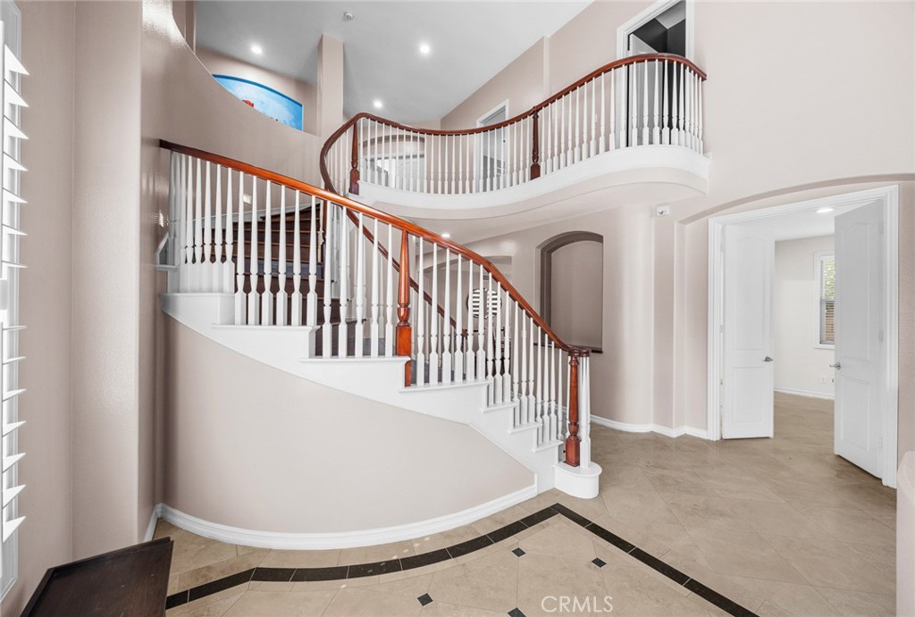 996 N Antonio Circle