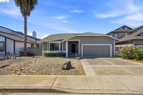Photo of 1794 Seal Way WAY, Discovery Bay, CA 94505 (MLS # 41138674)