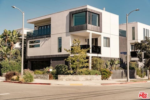 Photo of 1208 Palms Boulevard, Venice, CA 90291 (MLS # 26891149)