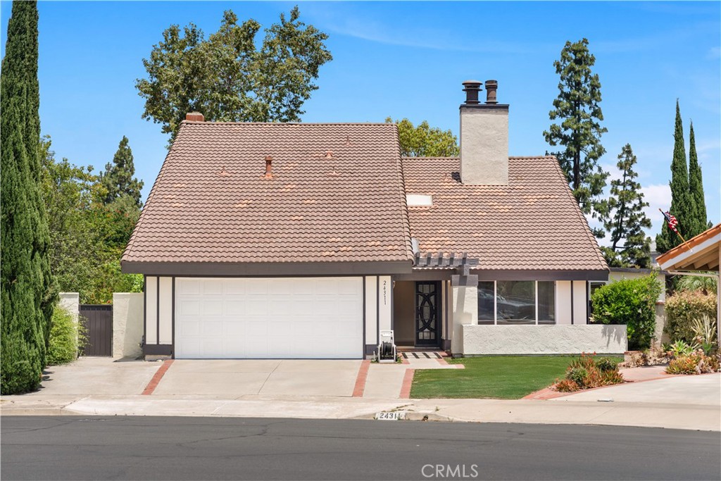 Two story single family residence located in highly desired community of lake forest! 5 bedroom 4 bath with tons of upgrade through out the house. Fresh painted interior and exterior. Beautiful lake view from balcony, extra space backyard with lots of fruit trees.