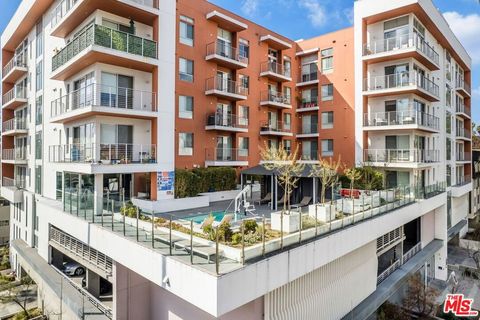 Photo of 453 S Kenmore Avenue #402, Los Angeles, CA 90020 (MLS # 26667311)