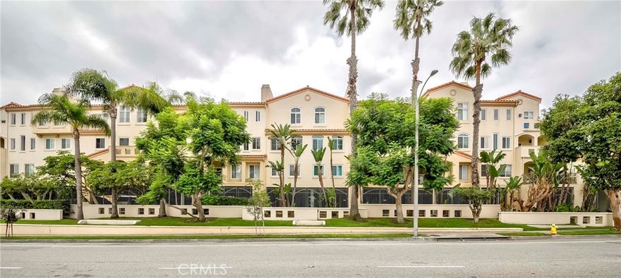 Well maintained 3 Bedroom + 2 Bath  top level condo unit.

No one above you.

Award winning school district, Minutes away from redondo beach pier.

Brand new  Appliances, Spacious living room with fireplace.

Private balcony and laundry in unit.2 parking spaces.