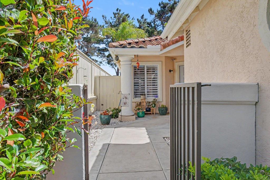 2533 La Costa Avenue