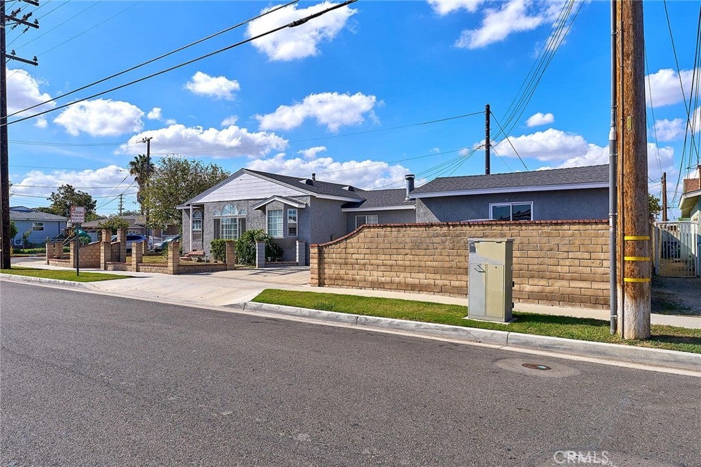 465 E 219th ST, Carson CA 90745