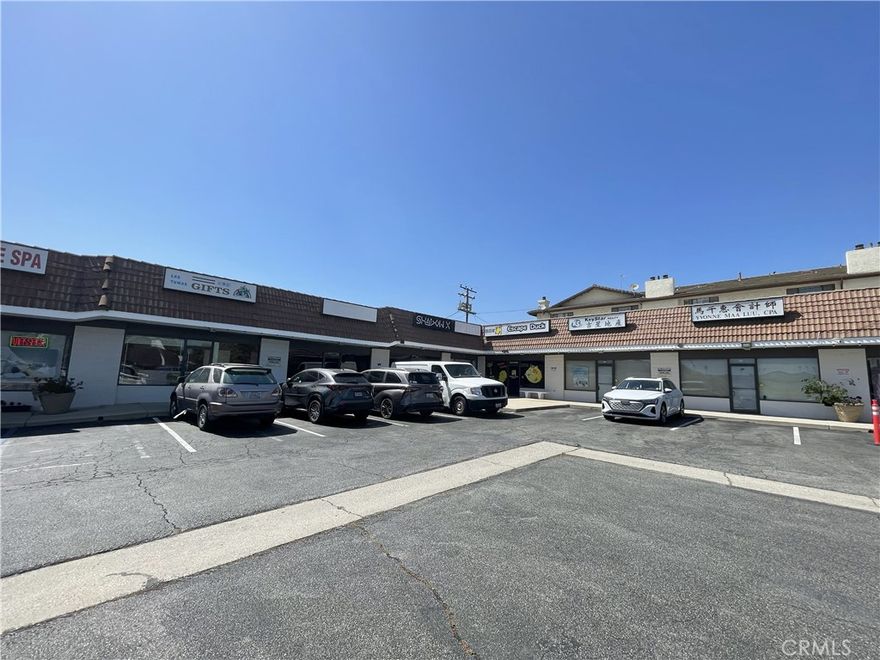 Retail space for lease on busy Las Tunas Dr in San Gabriel. Space is fully built out and ready to go. Laminate wood floor, central AC & Heating, large rooms & side window. Excellent location for retail store, office, dentist/ creative office, etc.. Good exposure & traffic, large parking lot!
