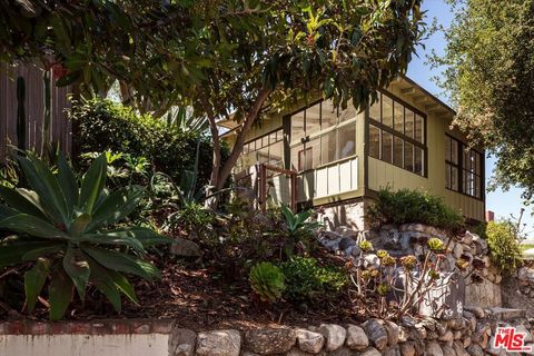 Photo of 1574 Altivo Way, Los Angeles, CA 90026 (MLS # 25591183)