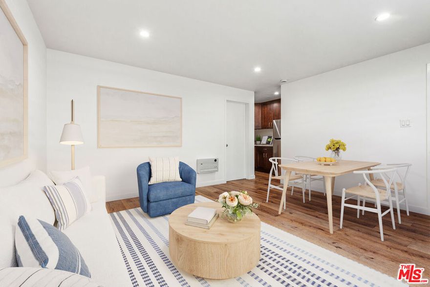 Well remodeled 1+1 unit in Redondo Beach.  Very blight unit located on the ground floor.  New appliances including gas stove and refrigerator.  The asking rent including a parking fee of $100 per month.
