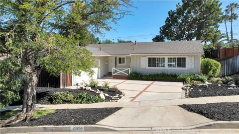 Photo of 20264 Aetna Street, Woodland Hills, CA 91367 (MLS # SR26130104)