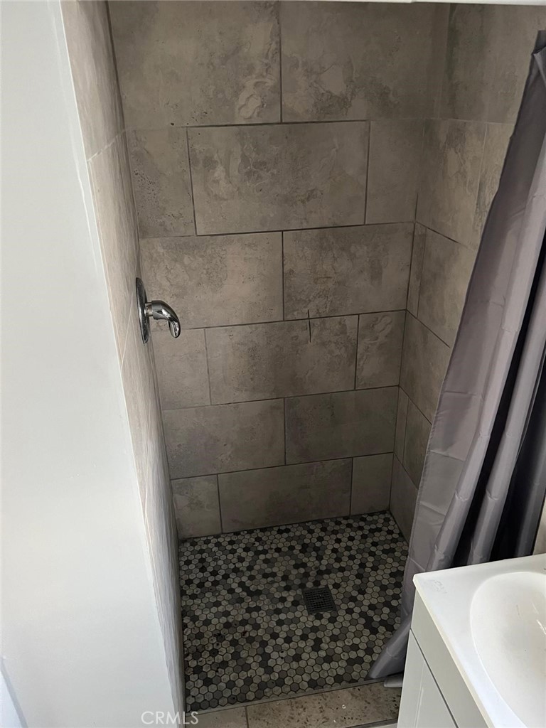 1205 W 57th