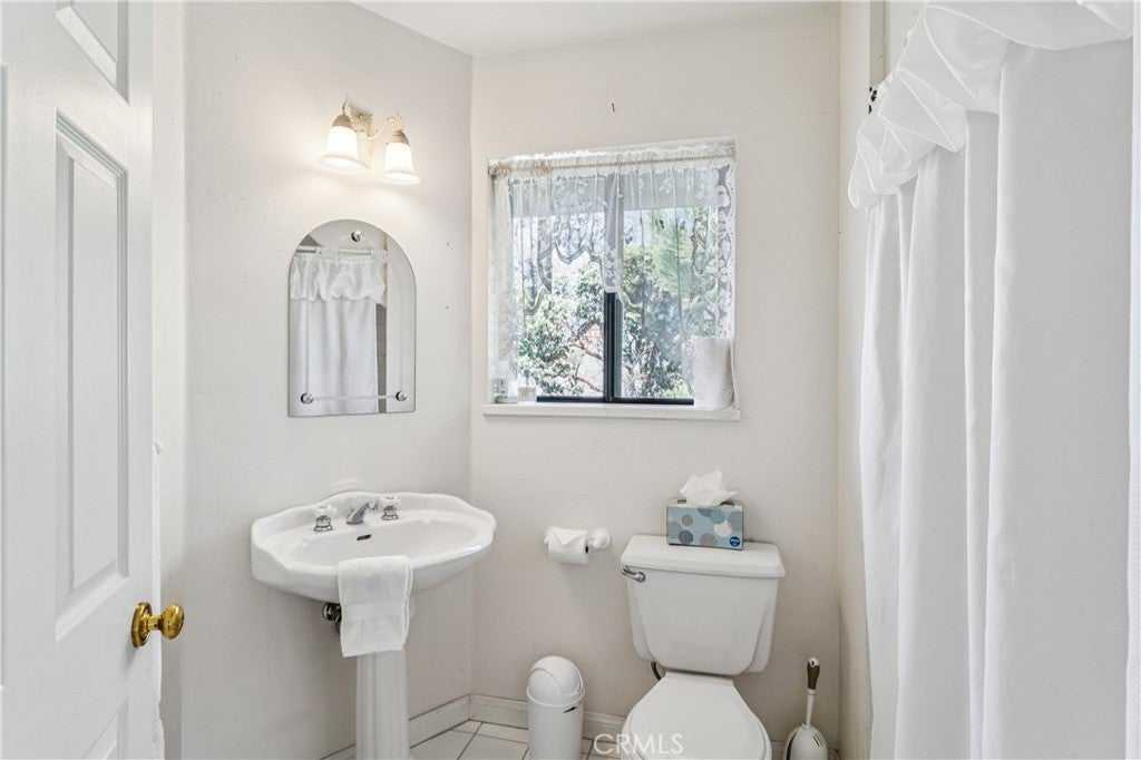 Lake Arrowhead, California, 92352, United States, 4 Bedrooms Bedrooms, ,4 BathroomsBathrooms,Residential,Active,2022363