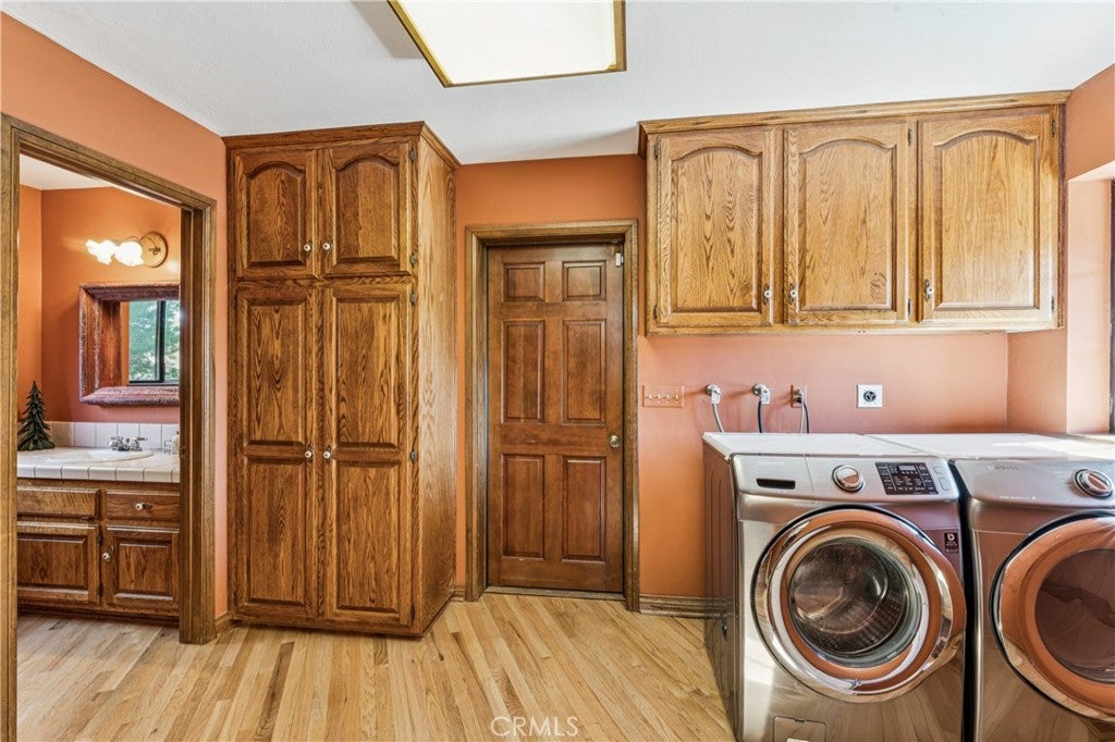 Lake Arrowhead, California, 92352, United States, 4 Bedrooms Bedrooms, ,4 BathroomsBathrooms,Residential,Active,2022363