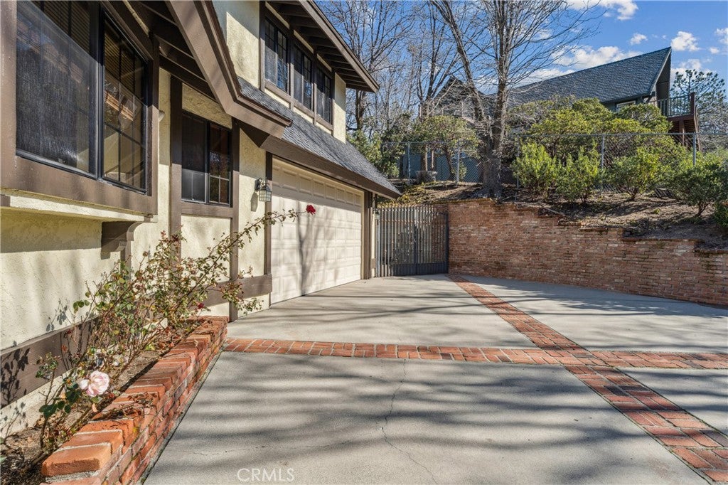 Lake Arrowhead, California, 92352, United States, 4 Bedrooms Bedrooms, ,4 BathroomsBathrooms,Residential,Active,2022363