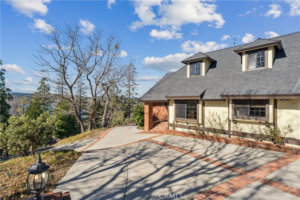 Lake Arrowhead, California, 92352, United States, 4 Bedrooms Bedrooms, ,4 BathroomsBathrooms,Residential,Active,2022363