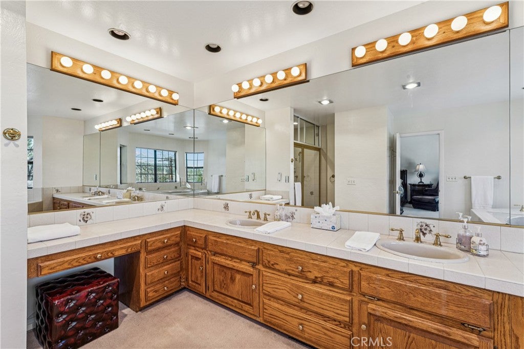 Lake Arrowhead, California, 92352, United States, 4 Bedrooms Bedrooms, ,4 BathroomsBathrooms,Residential,Active,2022363