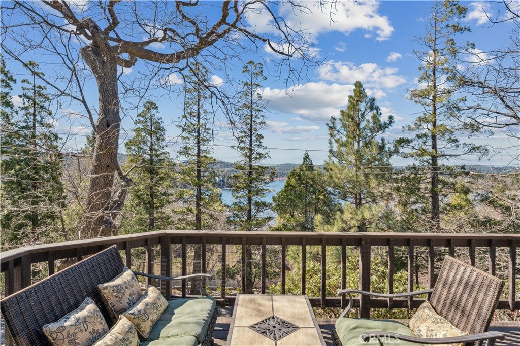 Lake Arrowhead, California, 92352, United States, 4 Bedrooms Bedrooms, ,4 BathroomsBathrooms,Residential,Active,2022363