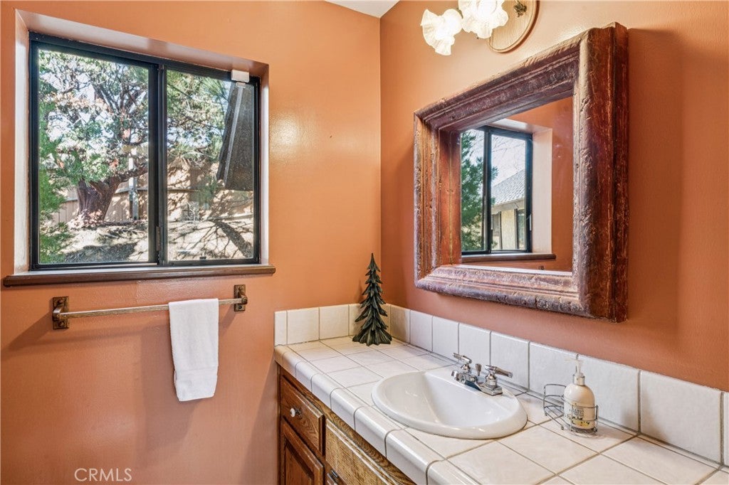 Lake Arrowhead, California, 92352, United States, 4 Bedrooms Bedrooms, ,4 BathroomsBathrooms,Residential,Active,2022363