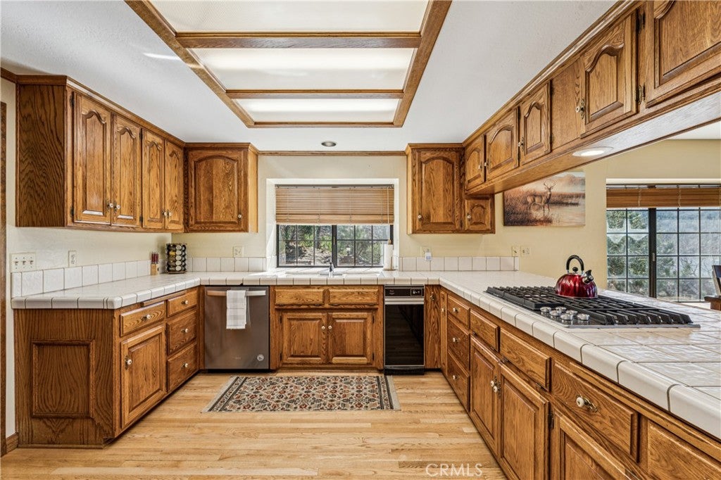 Lake Arrowhead, California, 92352, United States, 4 Bedrooms Bedrooms, ,4 BathroomsBathrooms,Residential,Active,2022363