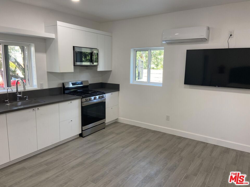 Stunning newly built studio-style "guesthouse" located south of Ventura Blvd in a quiet, friendly, and secure neighborhood. Thoughtfully designed and fully furnished with tasteful finishes. Enjoy access to a spacious front yard and a sparkling pool perfect for relaxing or entertaining.
