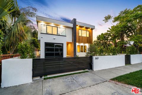 Photo of 3621 Maplewood Avenue, Los Angeles, CA 90066 (MLS # 26840841)