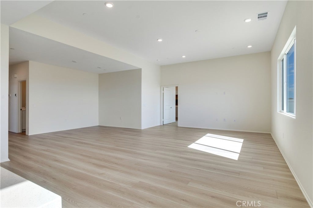 Photo of 1518 E Holguin Street, Lancaster, CA 93535 (MLS # SR26206567)