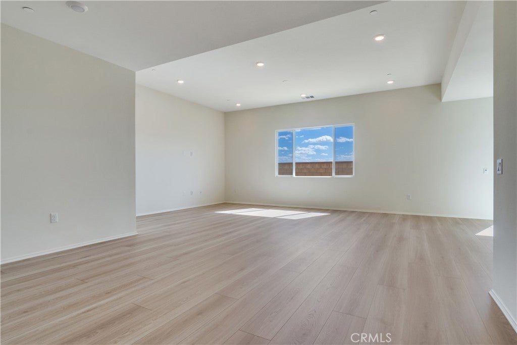 Photo of 1518 E Holguin Street, Lancaster, CA 93535 (MLS # SR26206567)