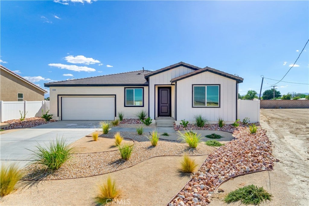 Photo of 1518 E Holguin Street, Lancaster, CA 93535 (MLS # SR26206567)